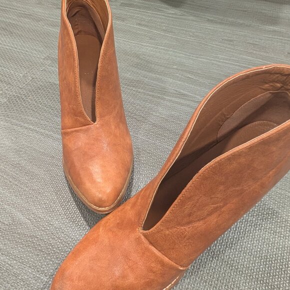 heeled ankle booties - Picture 5 of 12